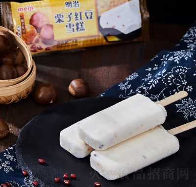 �������Ӽt��ѩ���l�b��������e��ʳ���������